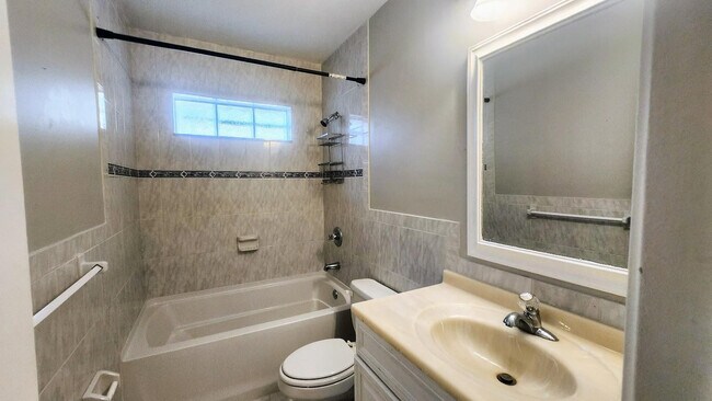 Building Photo - 7743 W Country Club Blvd