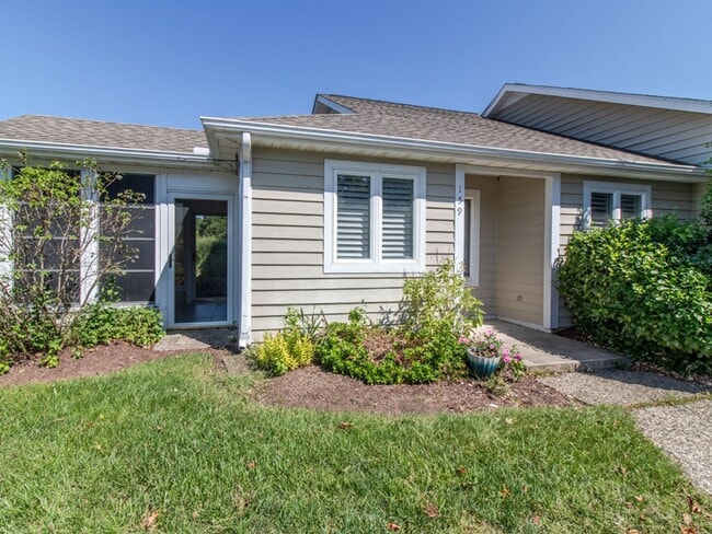 Building Photo - 159 Lakeside Dr