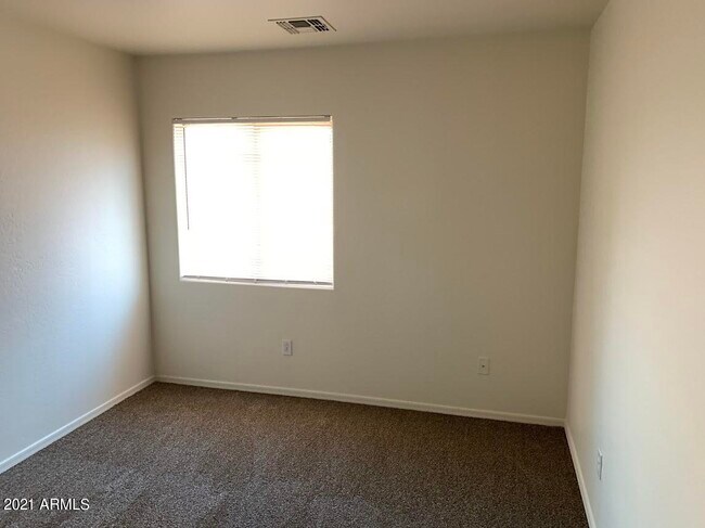 Building Photo - 6005 S 15th Dr