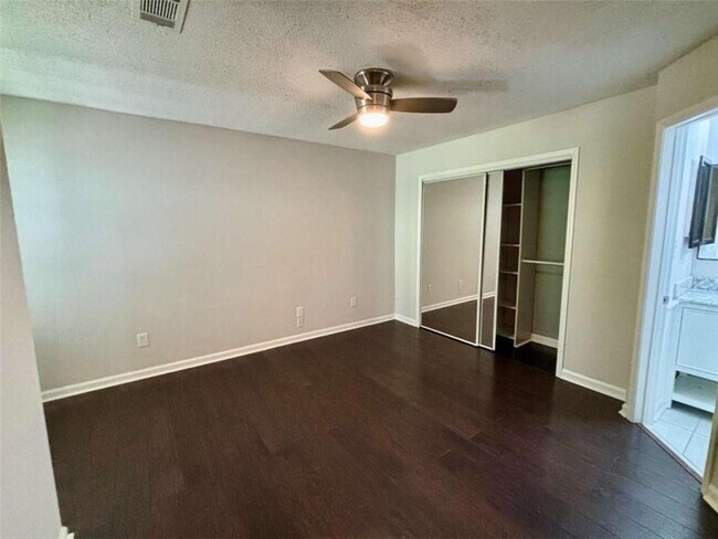 Building Photo - 320 Hawkstone Way