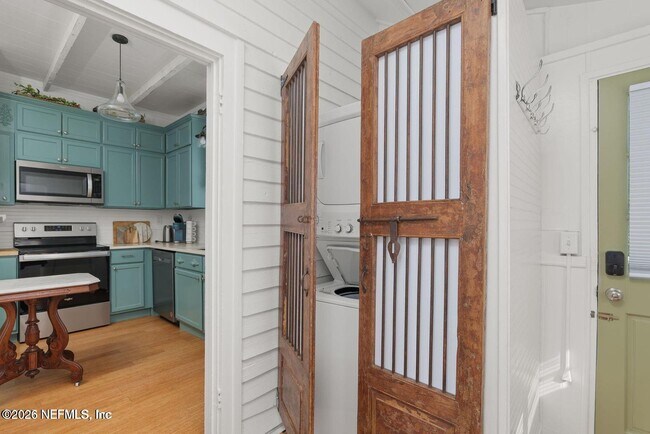 Building Photo - 251 Charlotte St