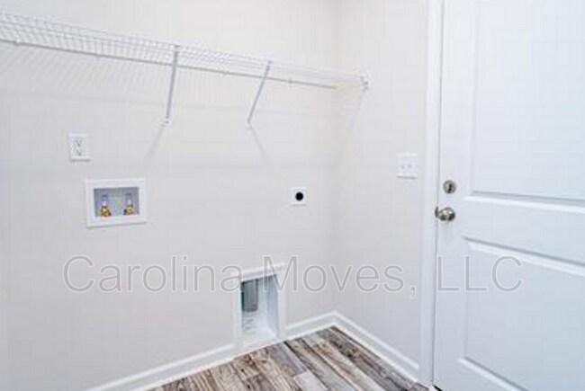 Building Photo - 909 Bryden Ln