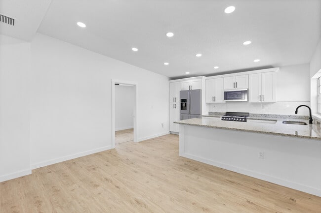 Building Photo - 1412 Crooms Ave