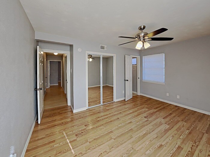 Building Photo - 4731 Bedford Dr