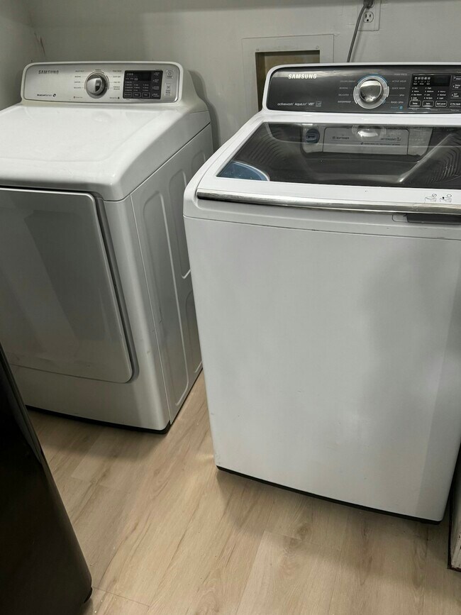 Building Photo - 116 Five Oaks Dr