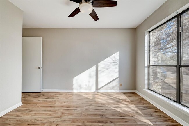 Building Photo - 1406 Hyridge Cir