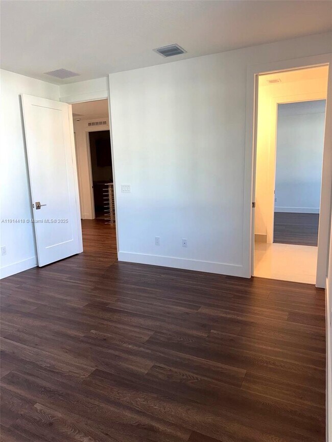 Building Photo - 1438 SW 23rd St