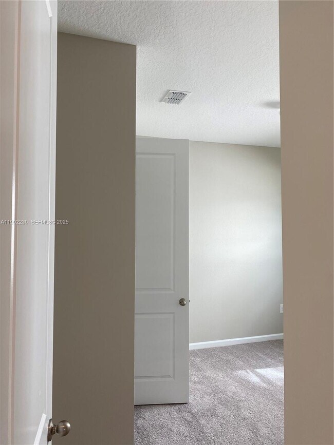 Building Photo - 308 Lake Smart Cir