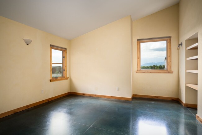 Building Photo - Fully Loaded North Bozeman Home for Lease!