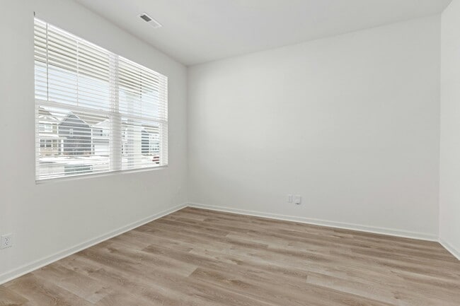 Building Photo - 10310 Morse Pl