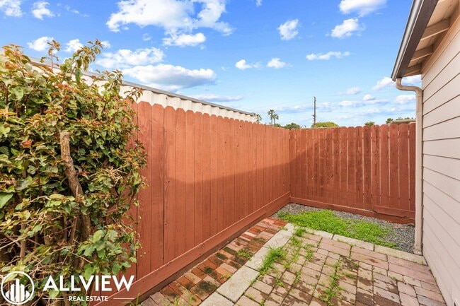 Building Photo - Charming 1-Bedroom Private Home with Backyard – 6-Month Lease with Month-to-Month Flexibility