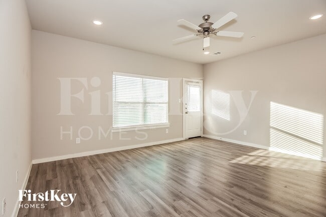 Building Photo - 308 Niki Dr