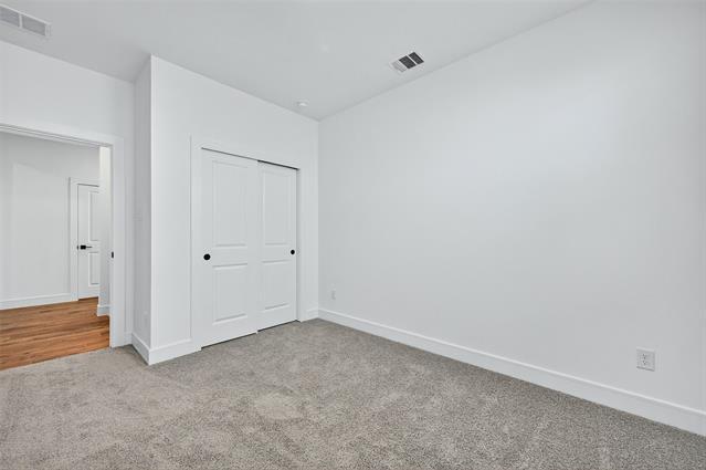 Building Photo - 910 Sunflower Trl