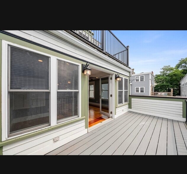 Building Photo - 779 E 6th St