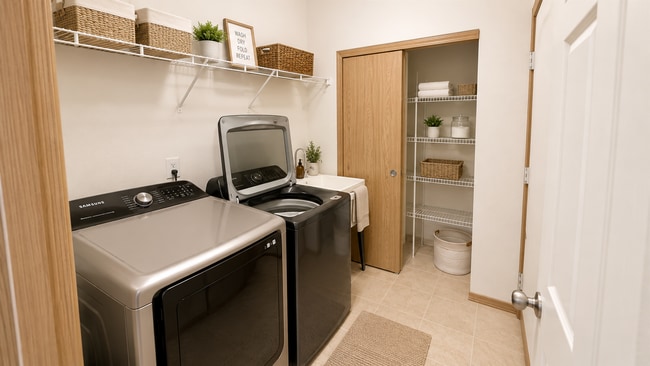 Building Photo - Pet friendly 3 bedroom home availanle June 1st!