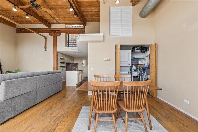 Building Photo - 2300 W Wabansia Ave