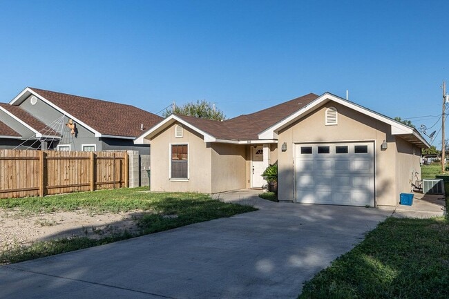 Building Photo - 808 E Gutierrez St