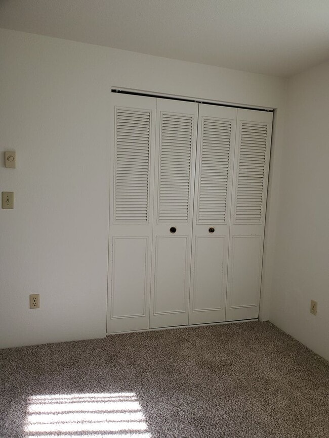 Building Photo - 2 Bedroom 1 Bath Duplex