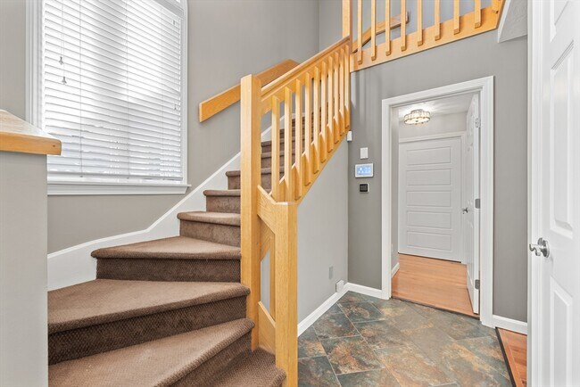 Building Photo - 48 Pointe Rok Dr