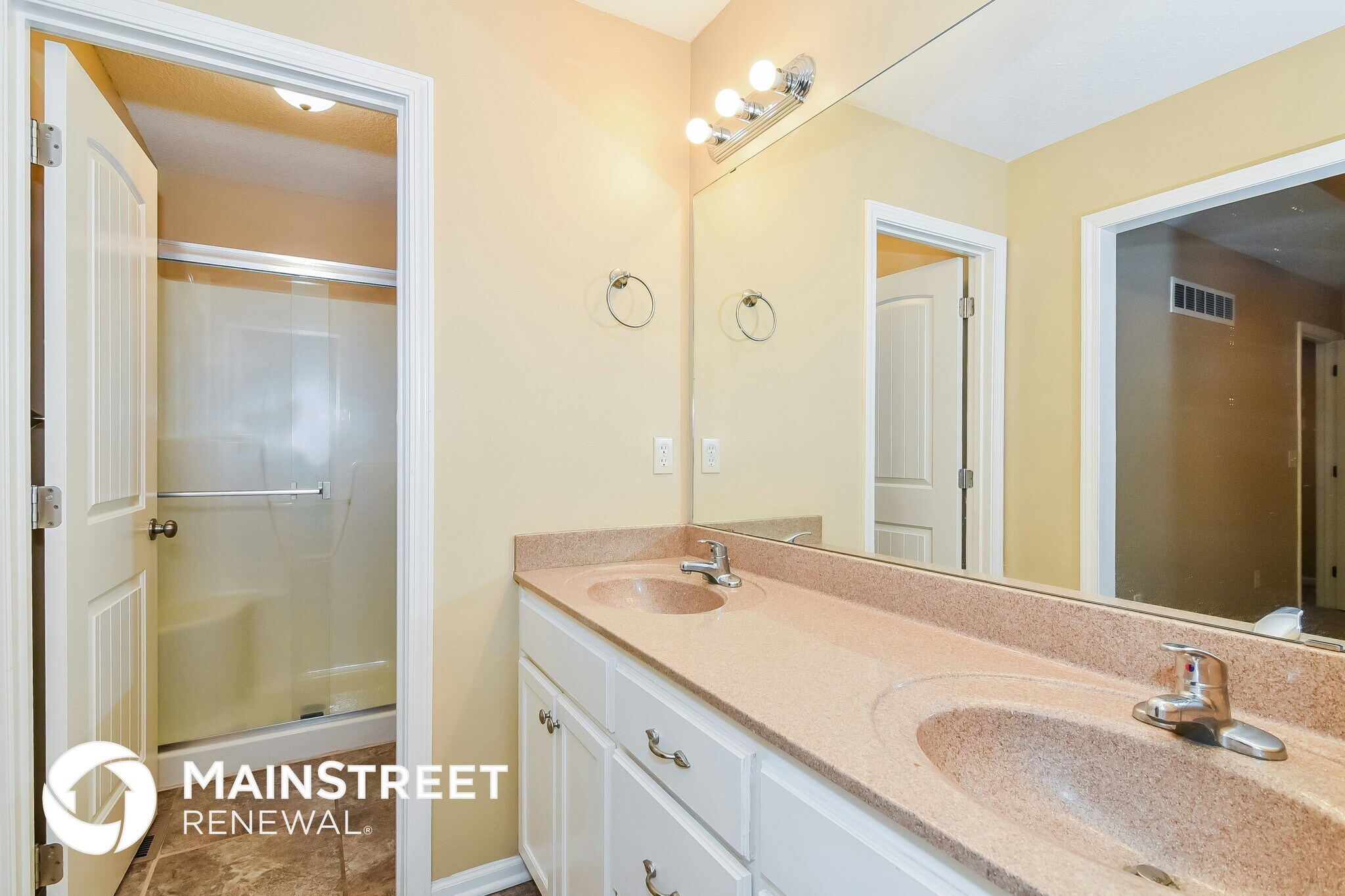 Building Photo - 1602 NW Hilltop Ln