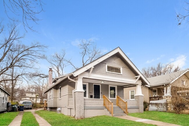 Building Photo - 5840 Park Ave