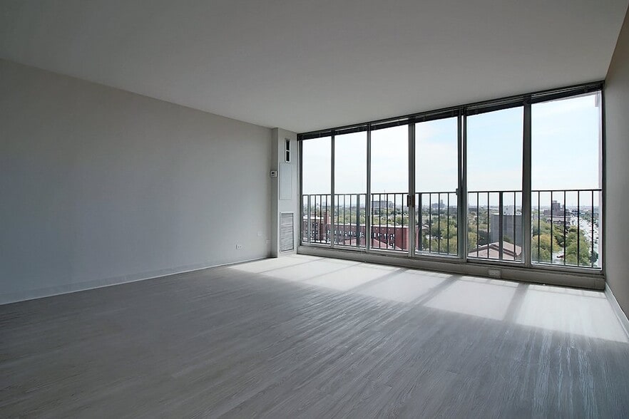 Building Photo - 900 S Ashland Ave