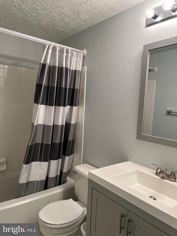 Building Photo - 19809 Larentia Dr