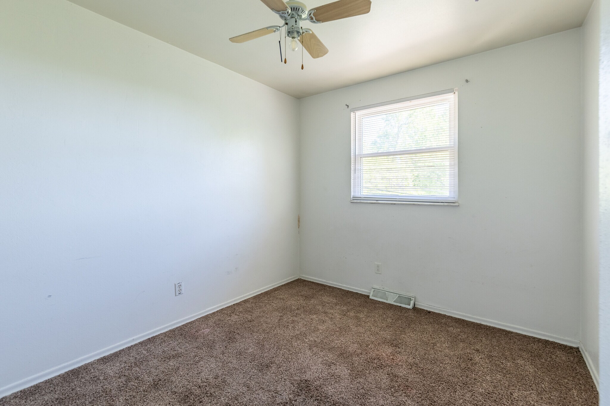 Bedroom 2 - 1681 Lonedell Rd