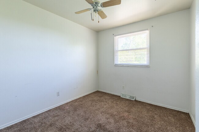 Bedroom 2 - 1681 Lonedell Rd