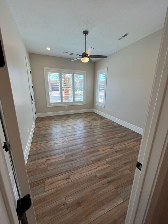 Building Photo - Beautiful 4 Bedroom, 4 Bathroom Home in The Dunes at Sand Hollow Resort