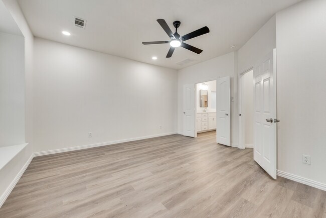 Building Photo - 10832 Hawks Landing Rd