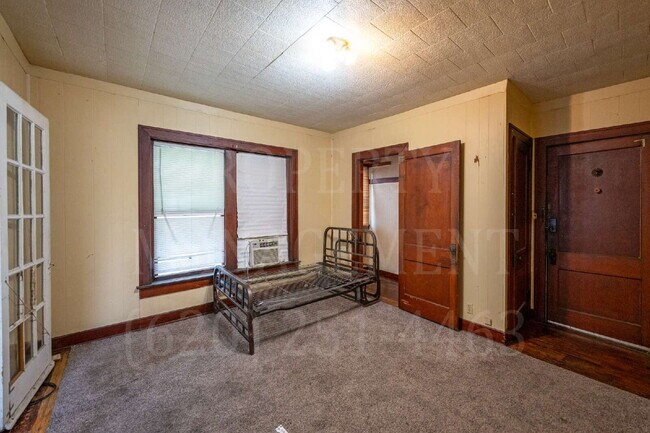 Building Photo - Studio Apartment - All Bills Paid