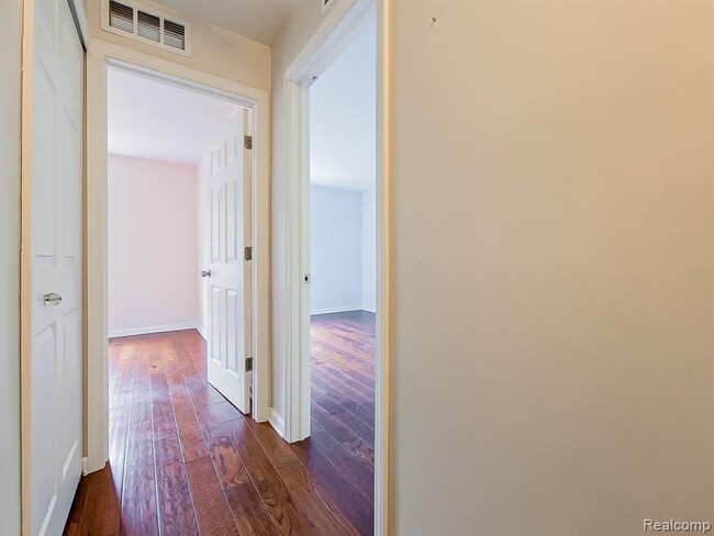 Building Photo - 3115 Sunnyside Ct