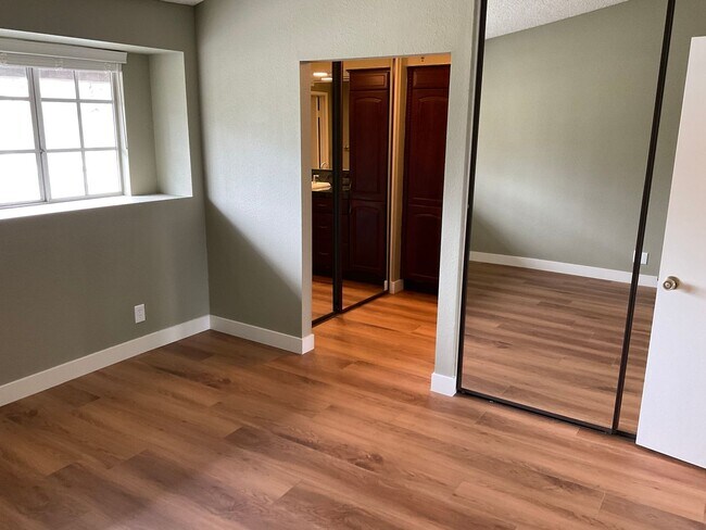 Building Photo - FOR LEASE 3 BEDROOM 2.5 BATH 2 Story Condo...
