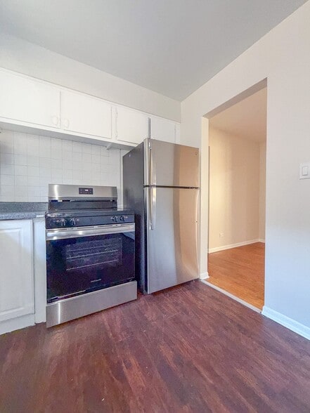 Building Photo - 9012 Lamon Ave