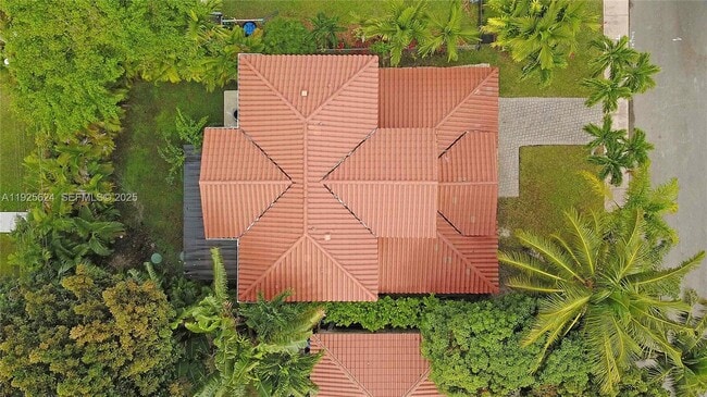 Building Photo - 832 Wallace St