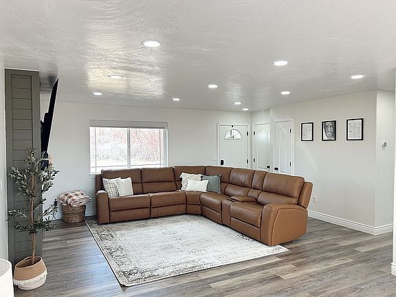 Building Photo - 627 W 2000 N