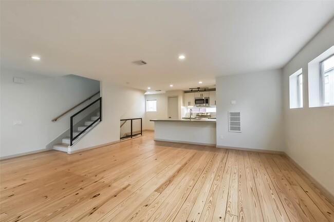 Building Photo - 2804 Jackson St