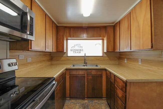 Building Photo - 2 Bedroom, 1 Bath Home in Central Richland - Detached Garage!