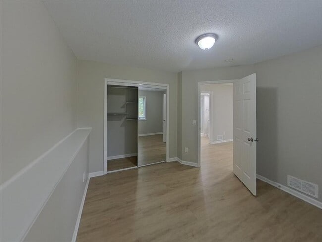 Building Photo - 4448 Hamilton Dr