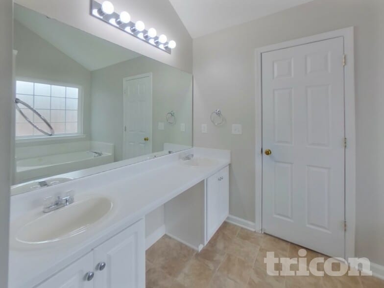 Building Photo - 263 Siddington Way