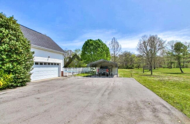 Building Photo - 500 Windy Rd