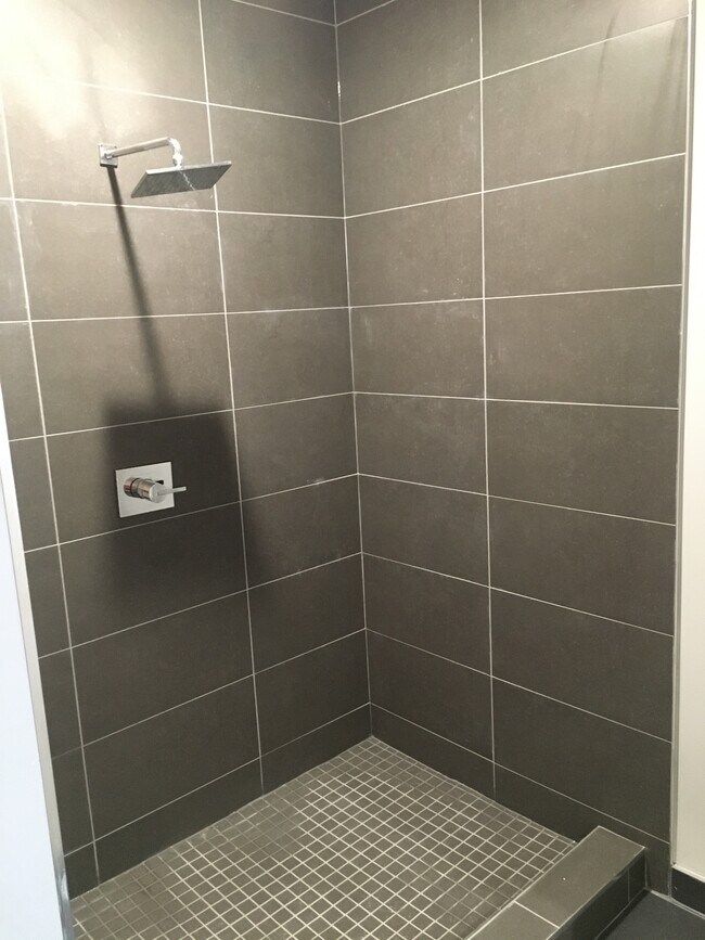 Building Photo - 1515 N Mascher St