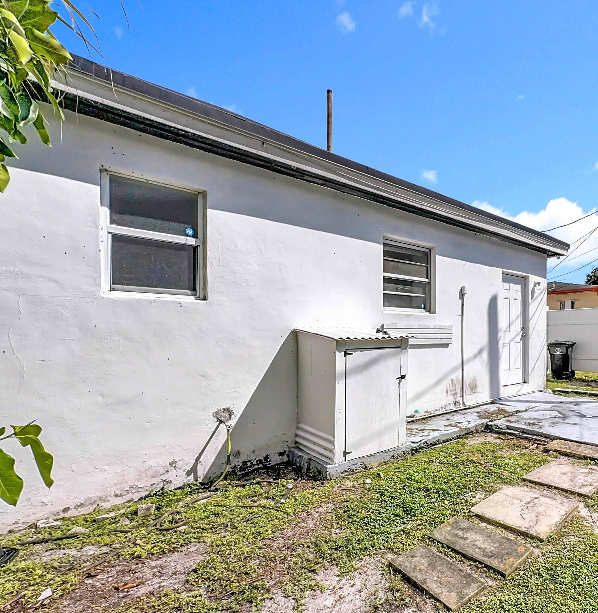 Building Photo - 401 NW 16th Ave