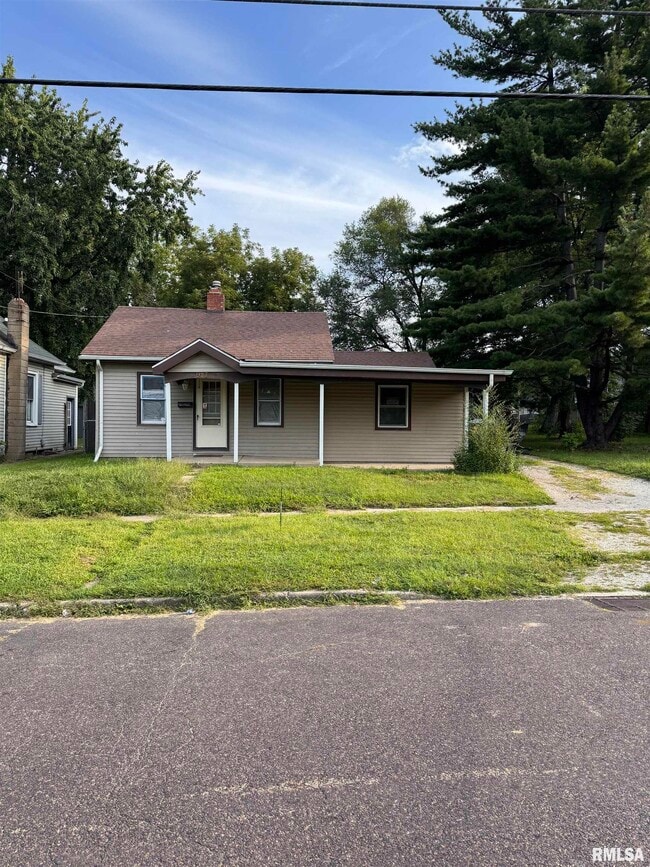 Building Photo - 927 W Brons Ave