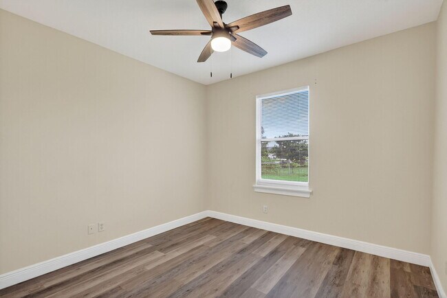 Building Photo - 379 NW La Playa St