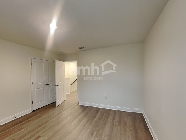 Building Photo - 3771 Lk Blf Lp
