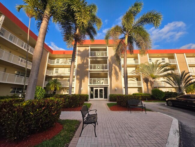 Building Photo - 3100 NE 48th Ct