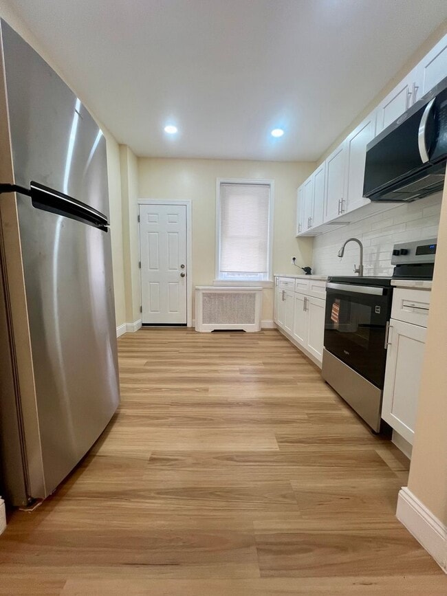 Building Photo - Newly Renovated 3-Bed Townhome in West Passyunk! Available NOW!