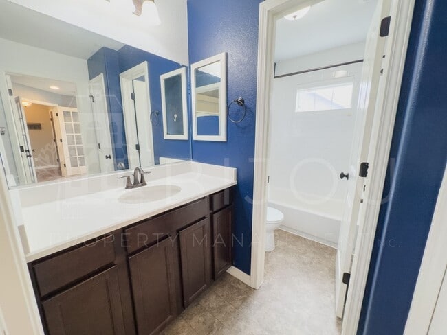 Building Photo - Large Well-Maintained Peyton Home